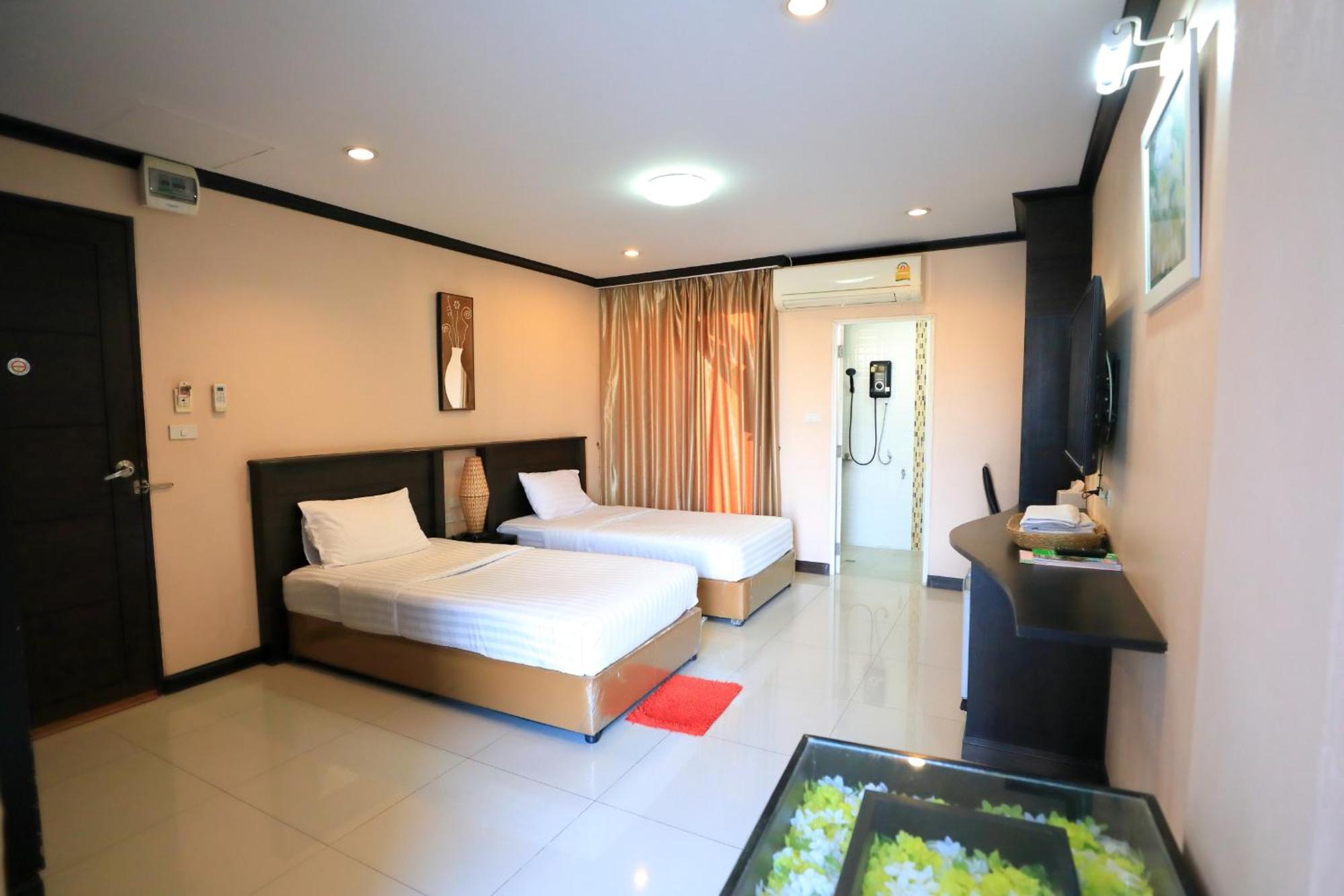 Triton Hotel Nakhonratchasima โรงแรมไททัน מראה חיצוני תמונה