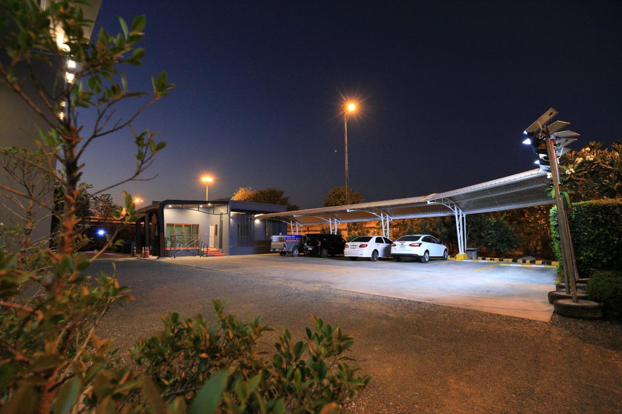 Triton Hotel Nakhonratchasima โรงแรมไททัน מראה חיצוני תמונה