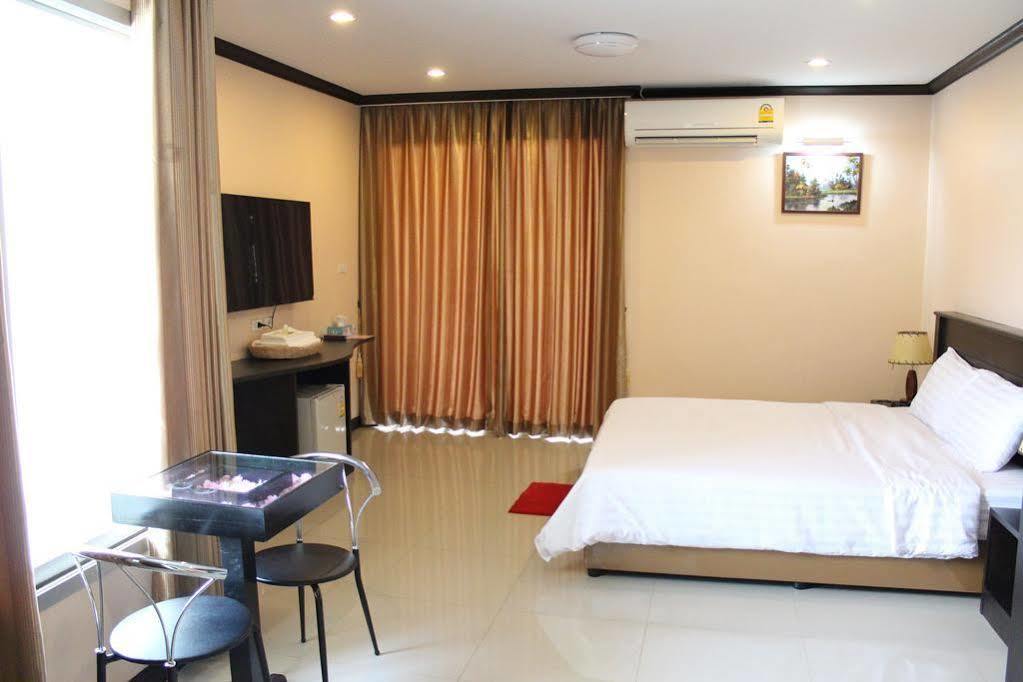 Triton Hotel Nakhonratchasima โรงแรมไททัน מראה חיצוני תמונה